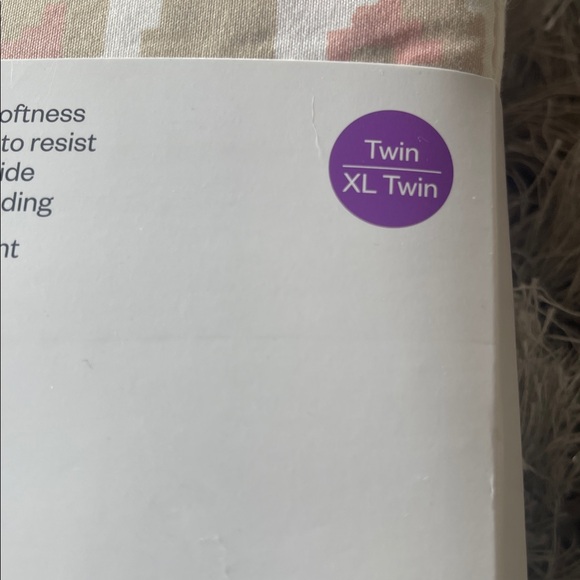 Room Essentials Microfiber Sheet Set in Cream and Blush - Picture 3 of 7